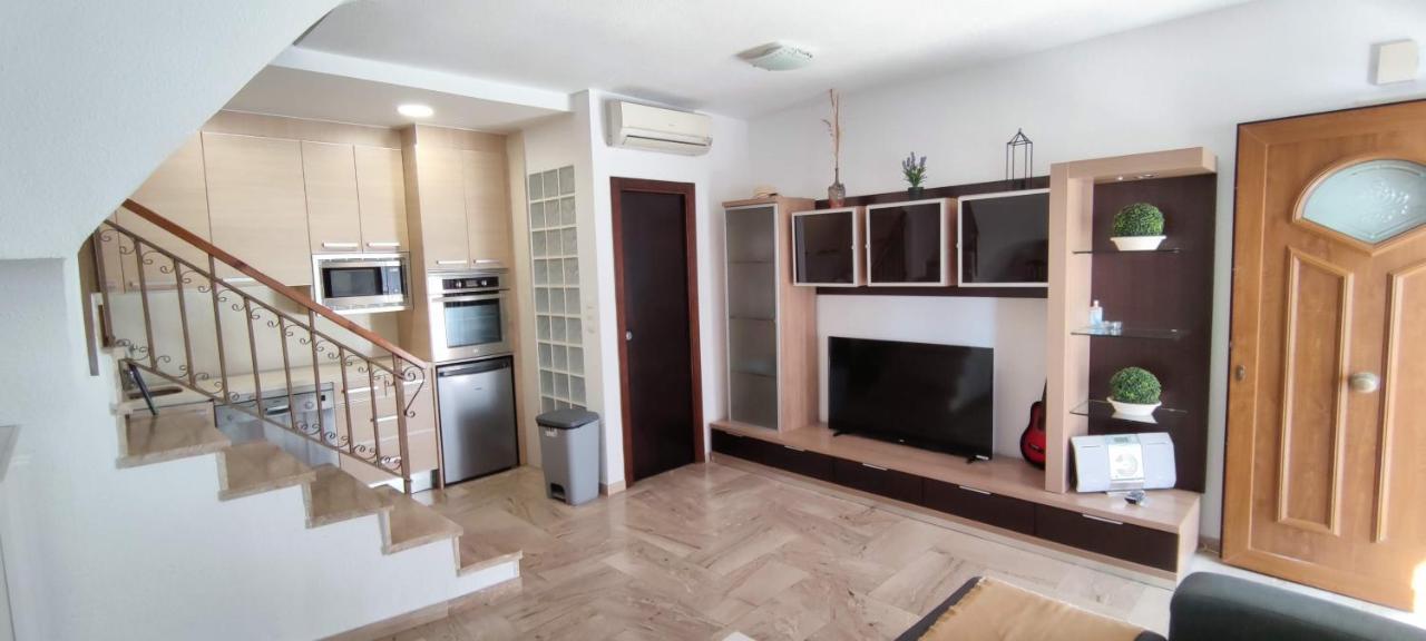 Beach Breeze Townhouse By The Beach سانتا بولا المظهر الخارجي الصورة